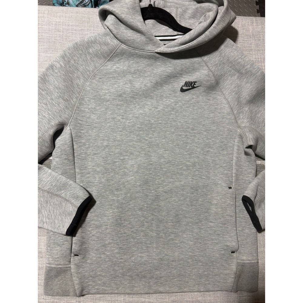 Nike Tech Fleece Boys XL Gray Hooded Sweatshirt Pullover Hoodie Sportswear